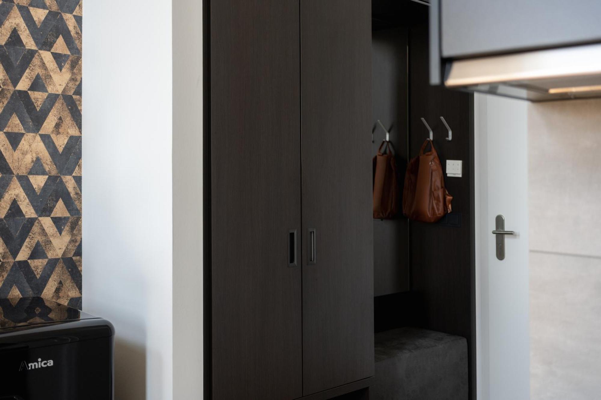 We Rooms Hotel Karben Bagian luar foto