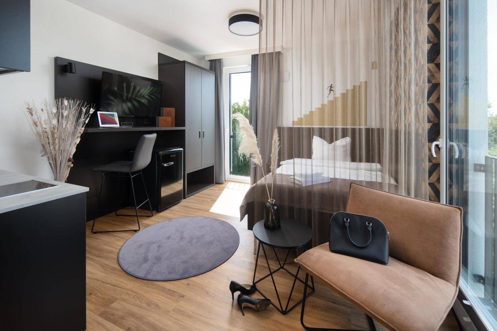 We Rooms Hotel Karben Bagian luar foto