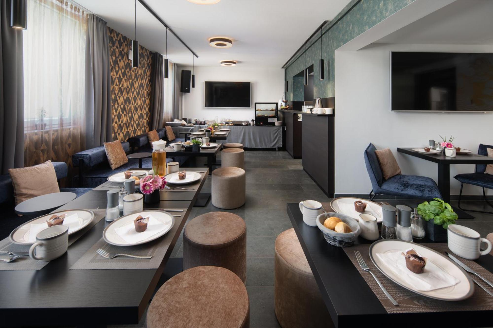 We Rooms Hotel Karben Bagian luar foto